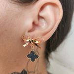 Brinco Trevo Dourado Preto 