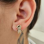 Brinco Com Zircônia Menino Dourado 