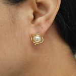 Brinco Com Zircônia Pérola Dourada 