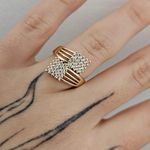 Anel Cravejado Em Zircônia Dourado Detalhado 