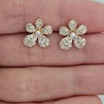 Brinco Com Zircônia Florzinha Dourada 