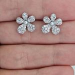 Brinco Com Zircônia Florzinha Prata 