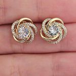 Brinco Com Zircônia Detalhado Dourado 