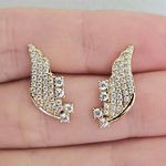 Brinco Com Zircônia Asa Dourada 