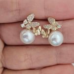 Brinco Com Zircônia Borboleta Com Pérola Dourada 