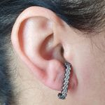 Brinco Ear Hook Semi Joia Lara Ródio Negro Branco