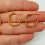 Argola Pequena Folheada a Ouro Texturizada 
