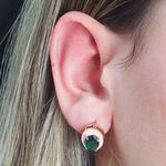Brinco Oval Zircônia Dourado Rosa e Verde 