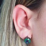 Brinco Oval Zircônia Grafite Verde e Azul 