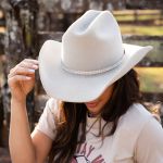 Chapéu Country Diamond Aba 10 Gelo com Bandinha de Strass Gelo