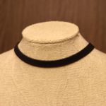 Choker Feminina Camurça Preta Básica Metal Prata