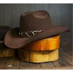 Chapéu aba 10 café com bandinha coração dourado