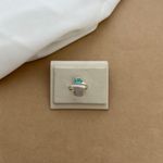 ANEL UM LADO ZIRCÔNIA EM NAVETE VERDE E OUTRO 6 MINI ZIRCÔNIA CRISTAL REGULÁVEL