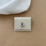 ANEL ZIRCÔNIA GOTA SAFIRA GALERIA CRAVEJADA GARRAS