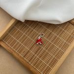 BERLOQUE VESTIDO VERMELHO RESINADO NO CABIDE