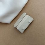 BRINCO COM ZIRCÔNIA REDONDA 2MM GARRAS DE TARRAXA