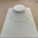 CHOKER COM 7 CORAÇÕES PEQUENOS VAZADOS PENDURADOS ELOS ALONGADOS