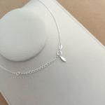 CHOKER COM FOLHAS 1 ZIRCÔNIA E CRISTAL 6 PRATA CLARA ELOS 35CM + 5CM EXTENSOR