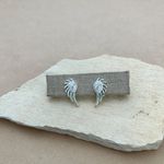 BRINCO ASA COM ZIRCÔNIA GOTA CRISTAL LATERAL CRAVEJADA DE TARRAXA