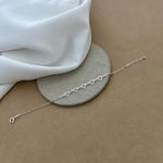 PULSEIRA COM 5 CORAÇÕES VAZADOS ELOS ALONGADOS