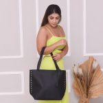 Bolsa Feminina Grande com Alça Transversal Preto Handbag Santucci 