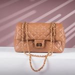 Bolsa Transversal Feminina Matelassê em Couro - Caramelo