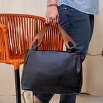 Bolsa Hobo Feminina Couro Legítimo Transversal Preta