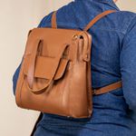 Bolsa Transversal Mochila Feminina Couro Legítimo Caramelo