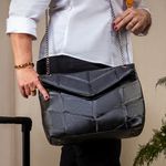 Bolsa Feminina Couro Legítimo Matelassê Alça Corrente Preta