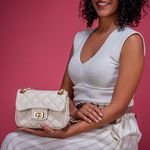 Bolsa Feminina Mini Bag Matelassê Corrente Couro Legítimo - Off white e Dourada