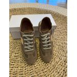 Tênis CS Shoes Em Couro Fendi Com Detalhe Em Dourado 2509