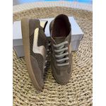 Tênis CS Shoes Em Couro Fendi Com Detalhe Em Dourado 2509
