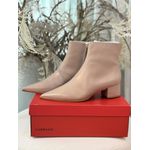 Bota Classic Bico Fino Salto Bloco Couro Bege 