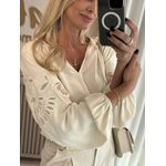 Blusa De Mangas Longas Bufantes Com Bordados E Amarração Bege