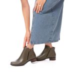 Bota Feminina Santo Charme em couro verde cano baixo solado borracha R14003.
