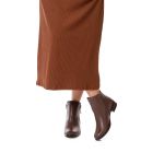 Bota Feminina Santo Charme em couro café cano baixo solado borracha R14003.