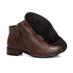 Bota Feminina Santo Charme em couro café cano baixo solado borracha R14003.