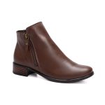 Bota Feminina Santo Charme em couro café cano baixo solado borracha R14003.