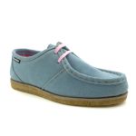 Sapato London Feminino em couro azul bebê, solado crepe em látex e palmilha anatômica.