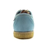 Sapato London Feminino em couro azul bebê, solado crepe em látex e palmilha anatômica.