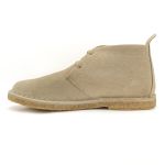 Bota Camping Taupe em couro legitimo com solado crepe em borracha látex.