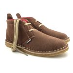 Bota Camping Chocolate em couro legitimo com solado crepe em borracha látex.