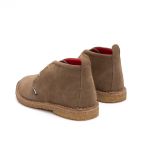 Bota Camping Rato em couro legitimo com solado crepe em borracha látex.