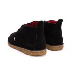 Bota Camping Preta em couro legitimo com solado crepe em borracha látex.