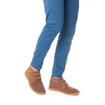 Bota Camping Chocolate em couro legitimo com solado crepe em borracha látex.