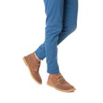 Bota Camping Chocolate em couro legitimo com solado crepe em borracha látex.