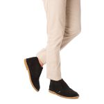 Bota Camping Preta em couro legitimo com solado crepe em borracha látex.