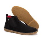 Bota Chelsea Masculina em couro camurça preta, solado látex e palmilha anatômica