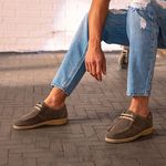 Sapato London Clássico em couro rato, solado crepe em borracha látex.