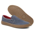 Sapato Slip-On couro jeans, solado borracha ambar e palmilha anatômica.